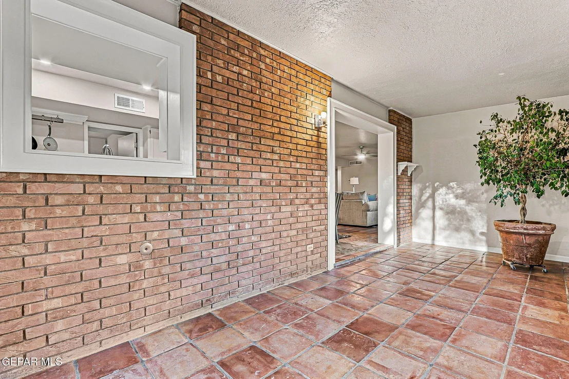 Photo of 220 SERRANIA Drive