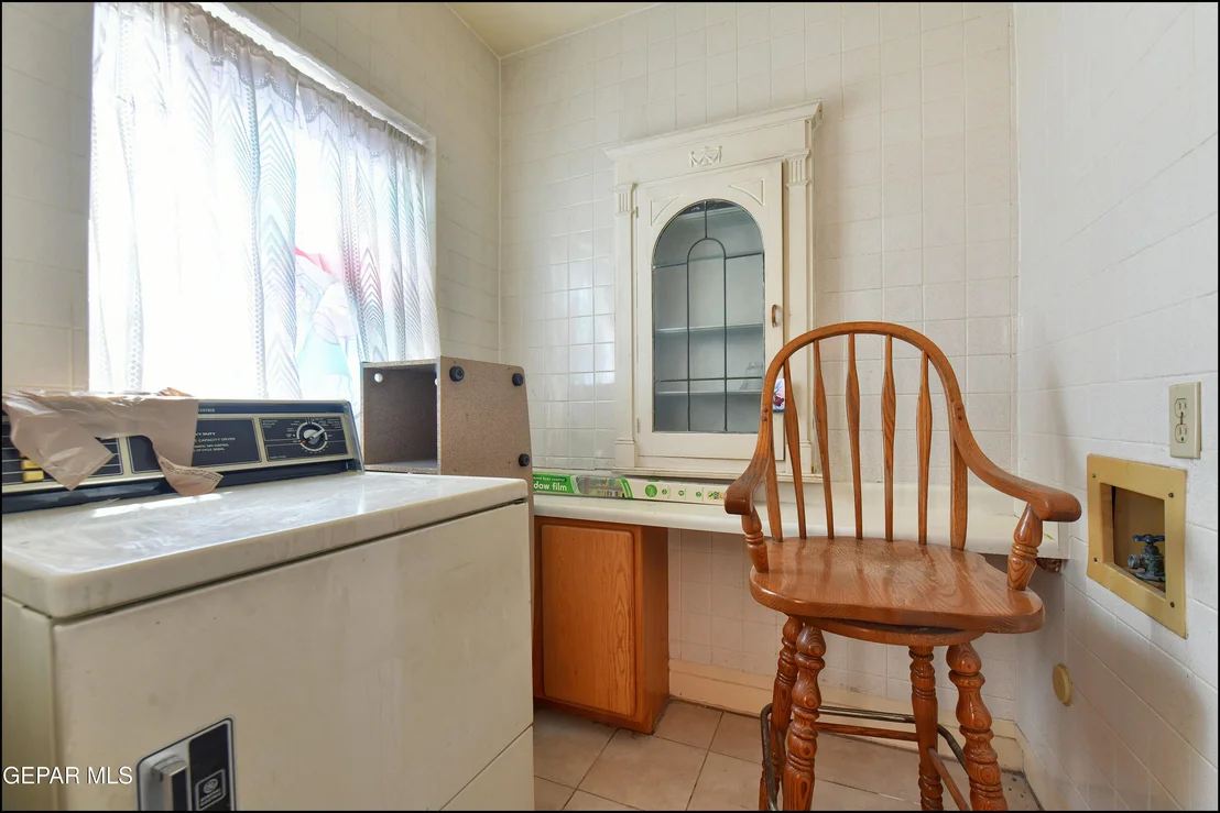 Photo of 912 MESITA Drive