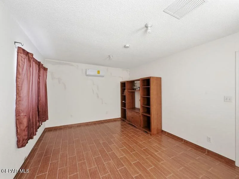 Photo of 445 Suzi Way
