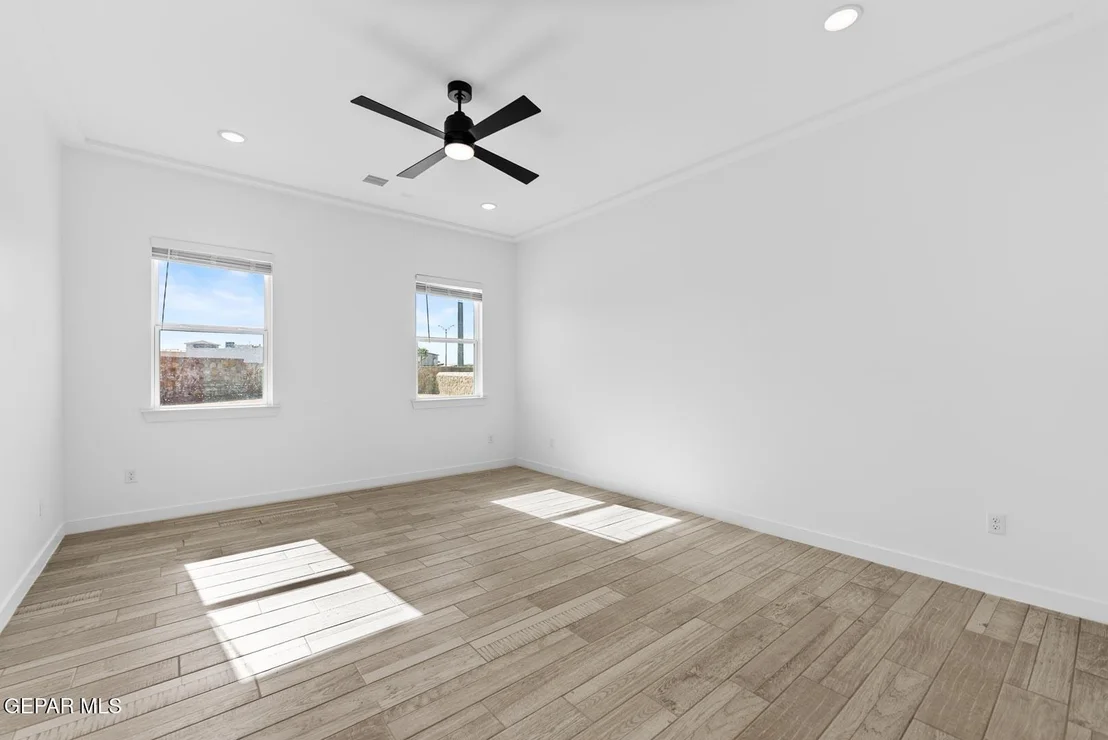 Photo of 920 Sandhurst Place