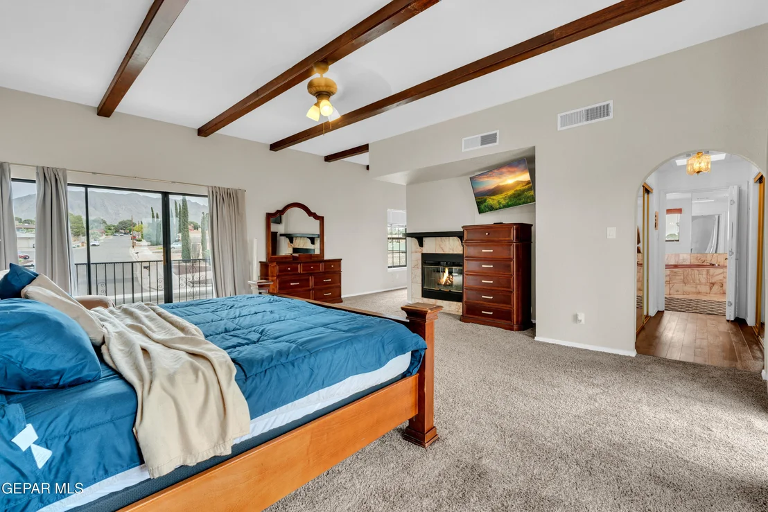 Photo of 425 VALPLANO Drive