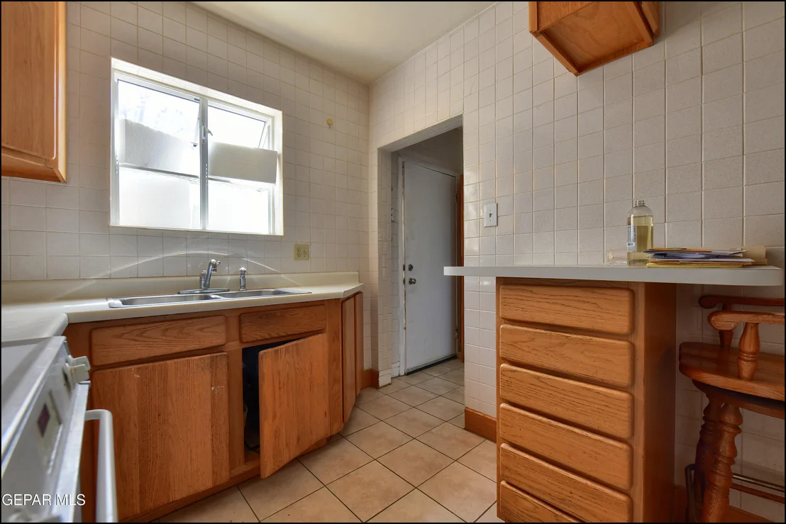 Photo of 912 MESITA Drive