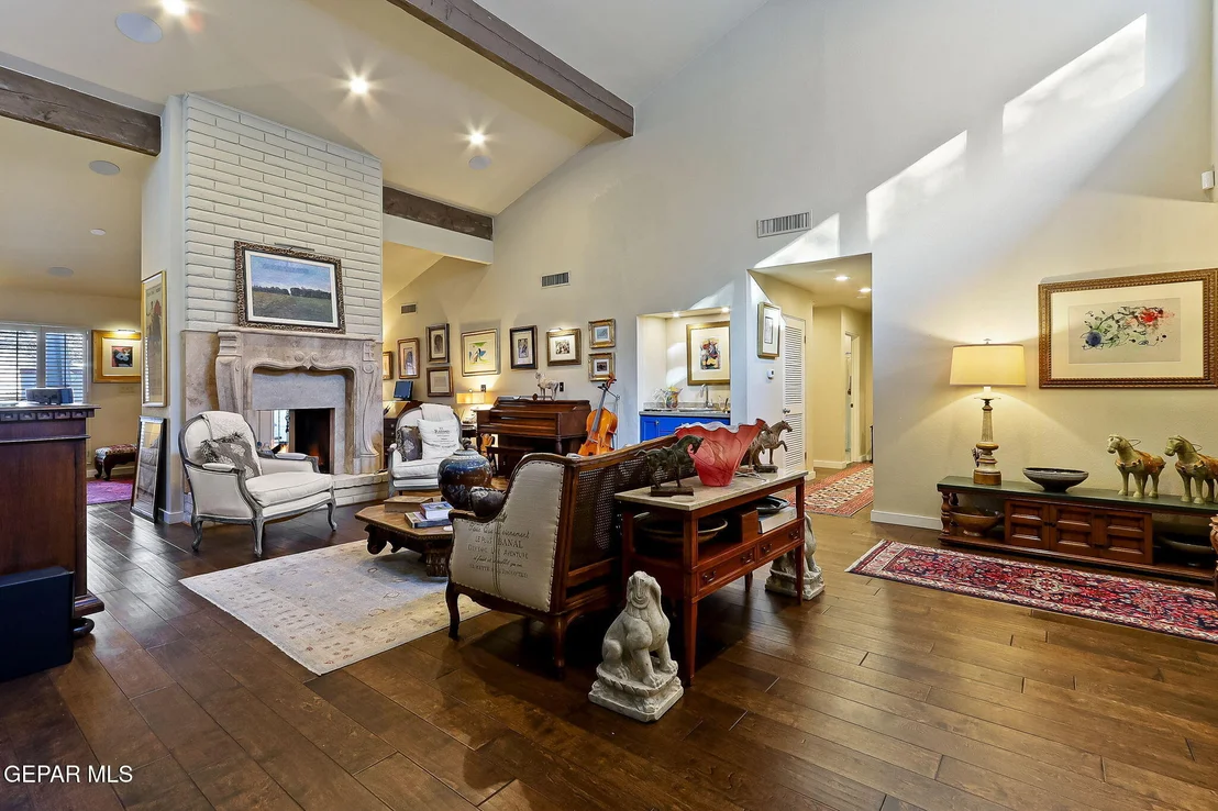 Photo of 821 Lakeway Drive