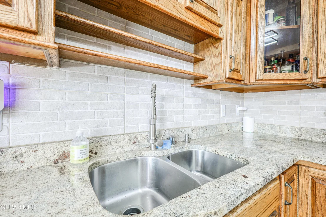 Photo of 708 SOMERSET Drive