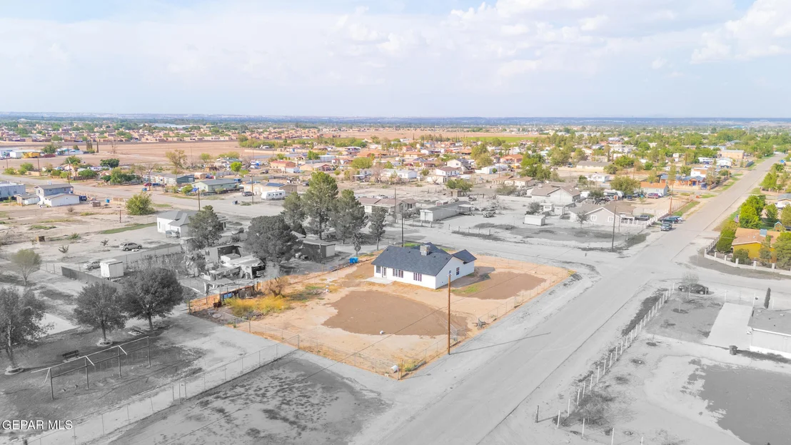 Photo of 11571 Riverside Road