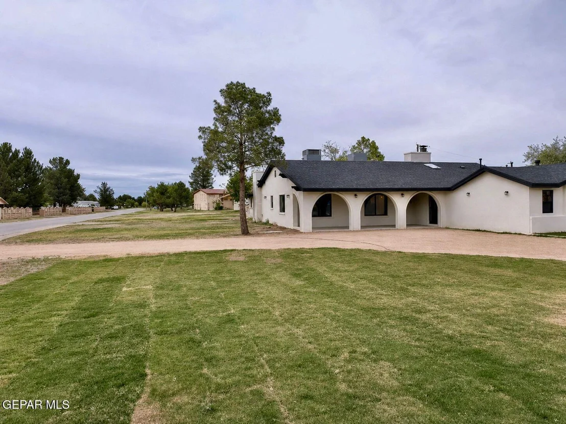 Photo of 775 W BORDERLAND Road