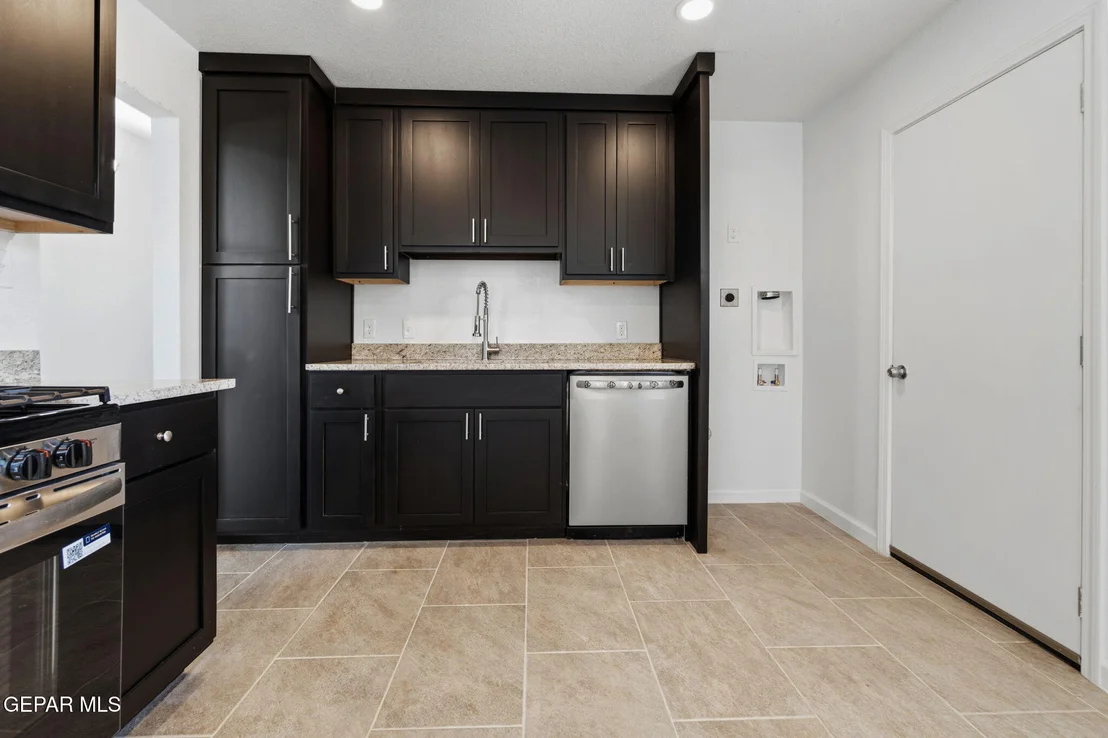 Photo of 4948 Royal Drive