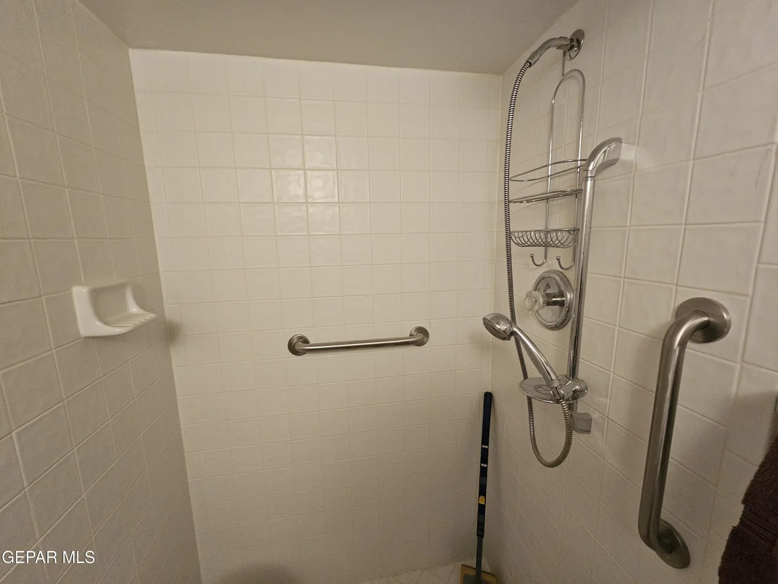 Photo of 800 N G Avenue N