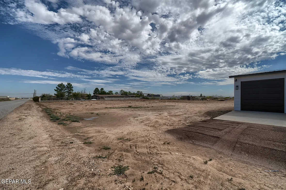 Photo of 15601 NEWKIRK Road