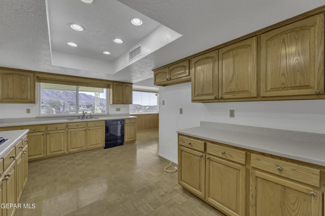 Photo of 612 SOMERSET Drive