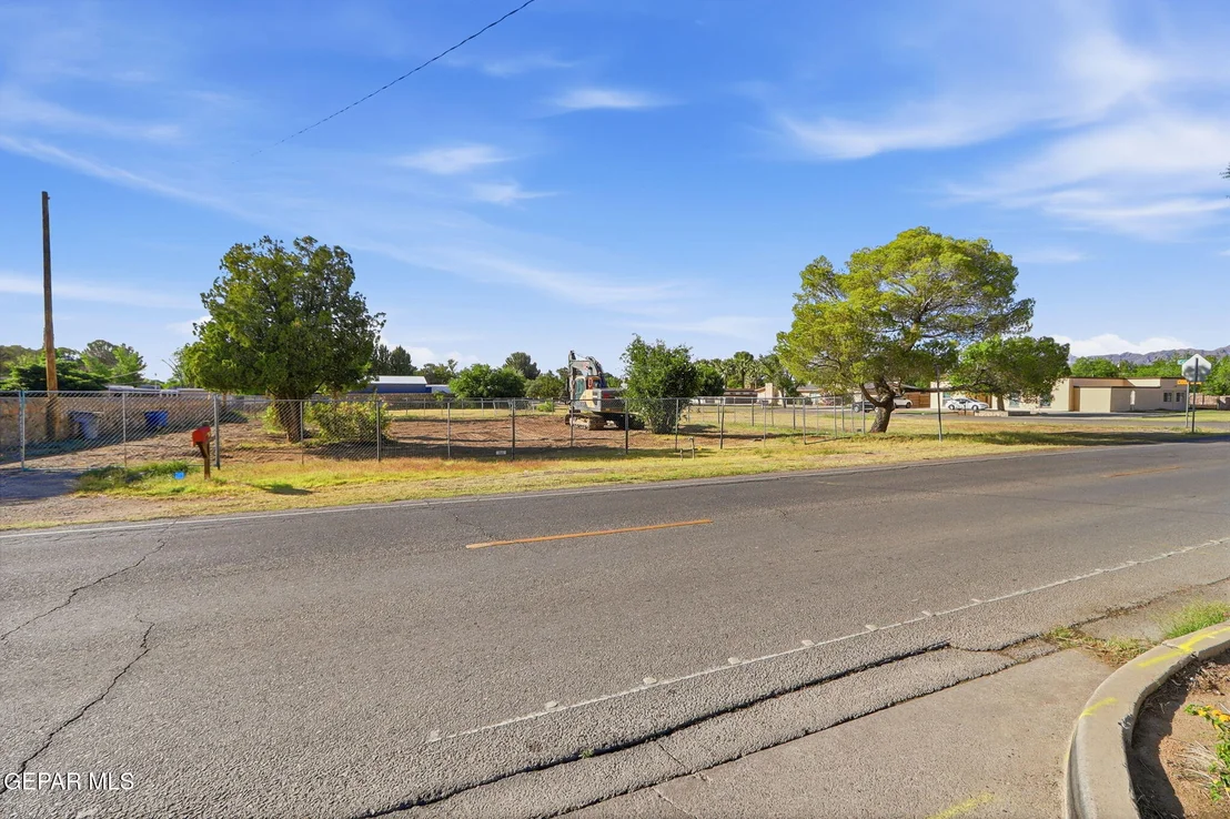 Photo of 425 W SUNSET Road
