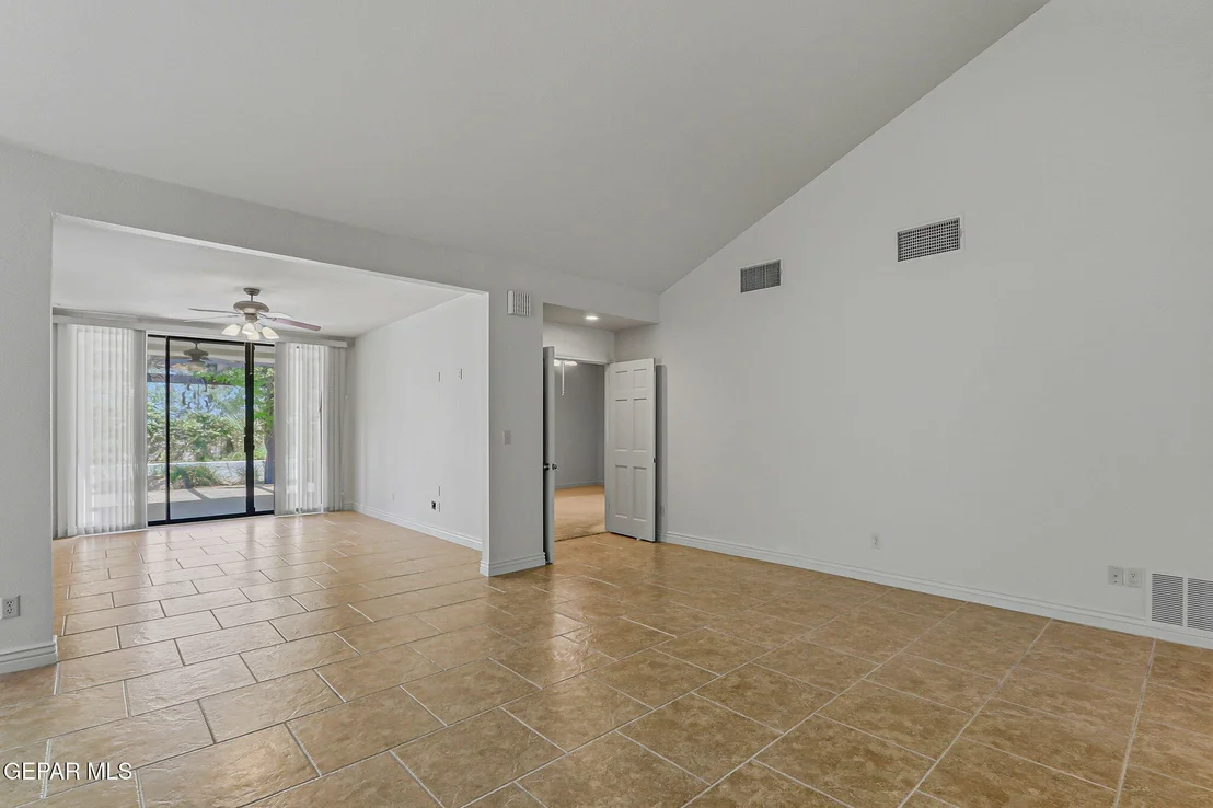Photo of 1057 LOS JARDINES Circle