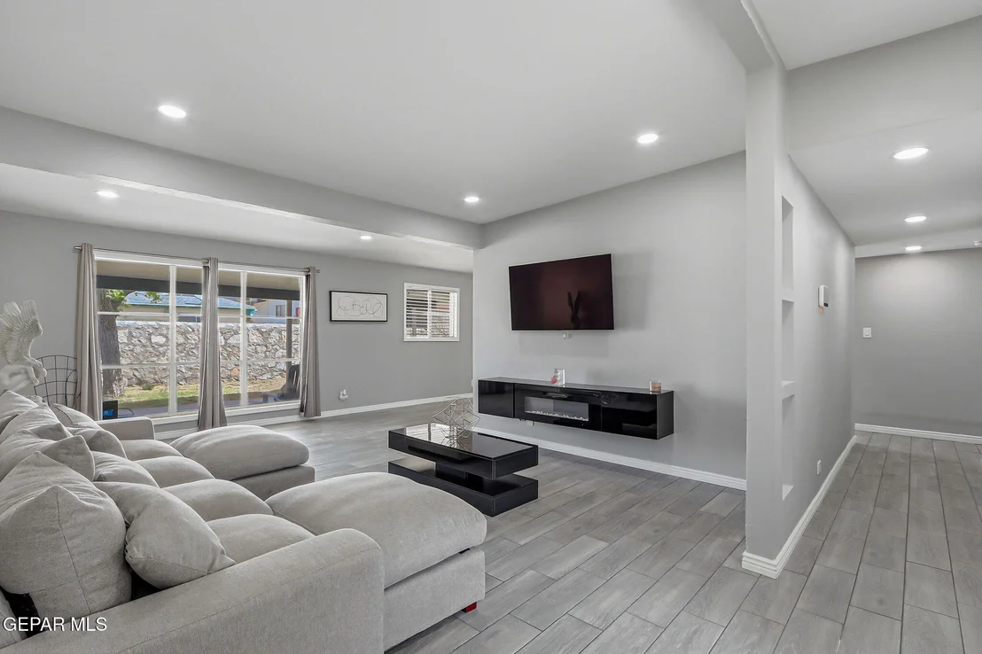 Photo of 313 MARDI GRAS Drive