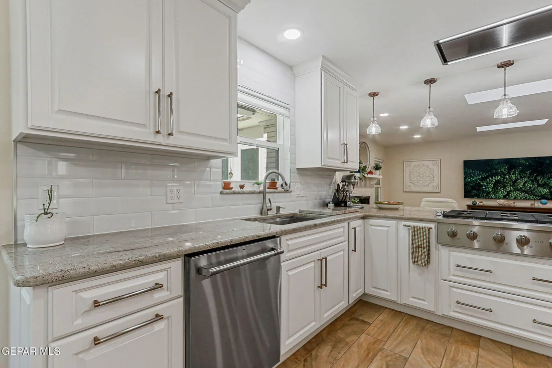Photo of 717 LIVE OAK Drive