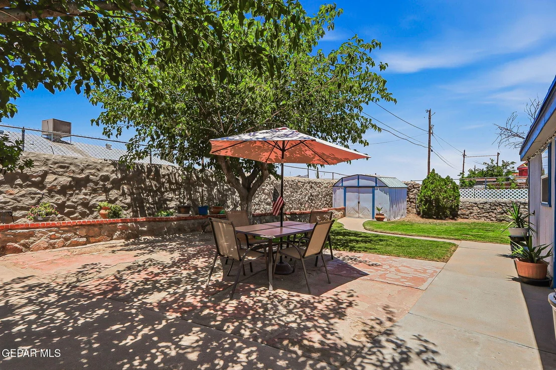 Photo of 323 VALLE SERENO Drive