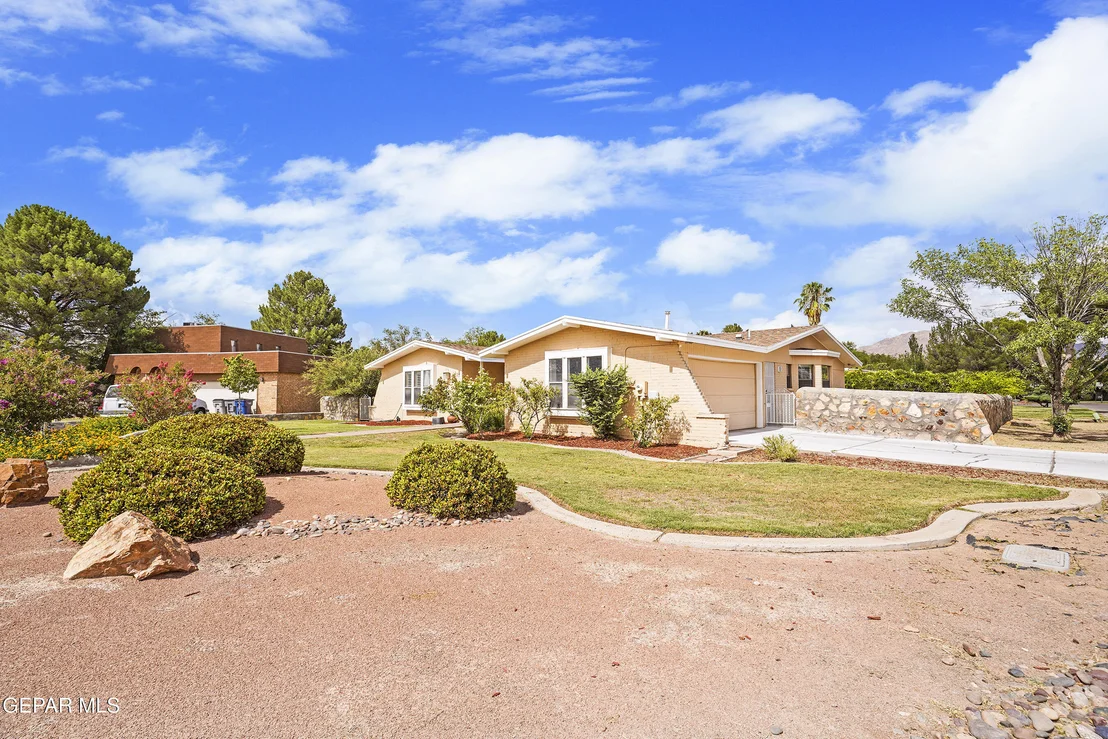 Photo of 207 SERRANIA Drive