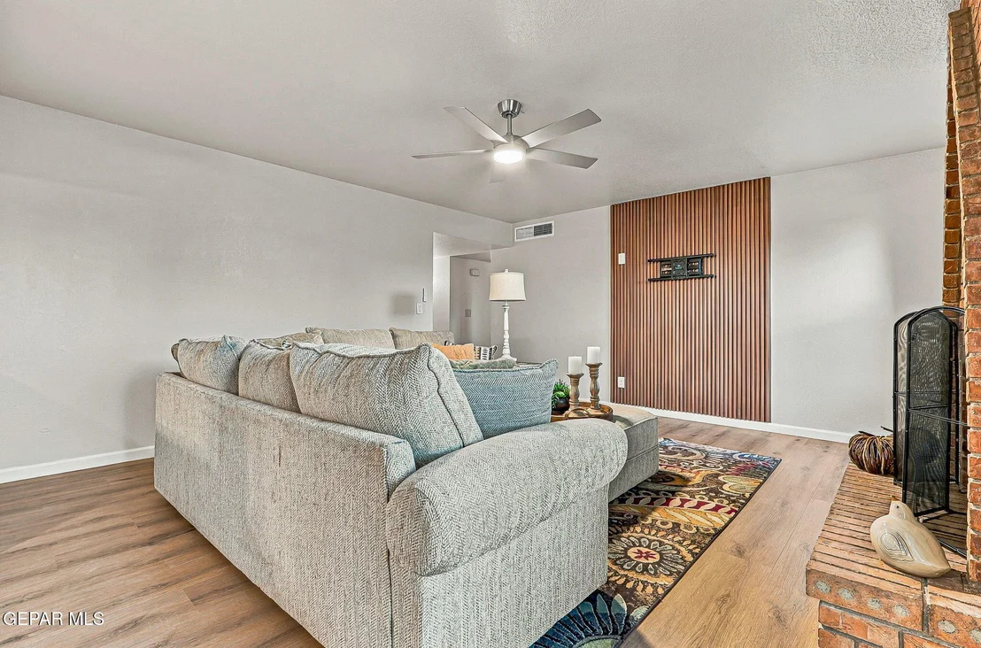 Photo of 220 SERRANIA Drive