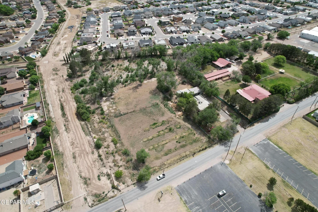 Photo of 922 W BORDERLAND Road