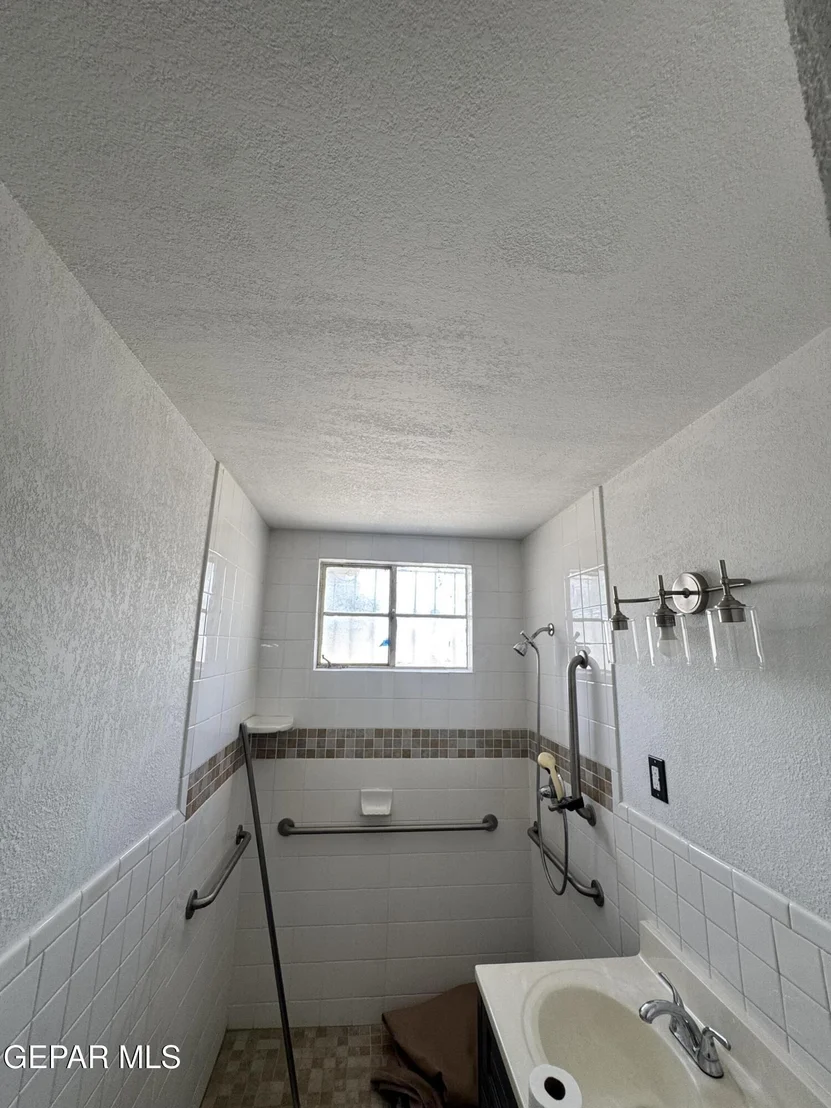 Photo of 828 OLSON Street