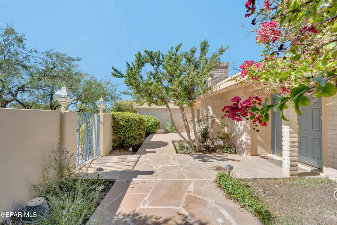 Photo of 913 THUNDERBIRD Drive