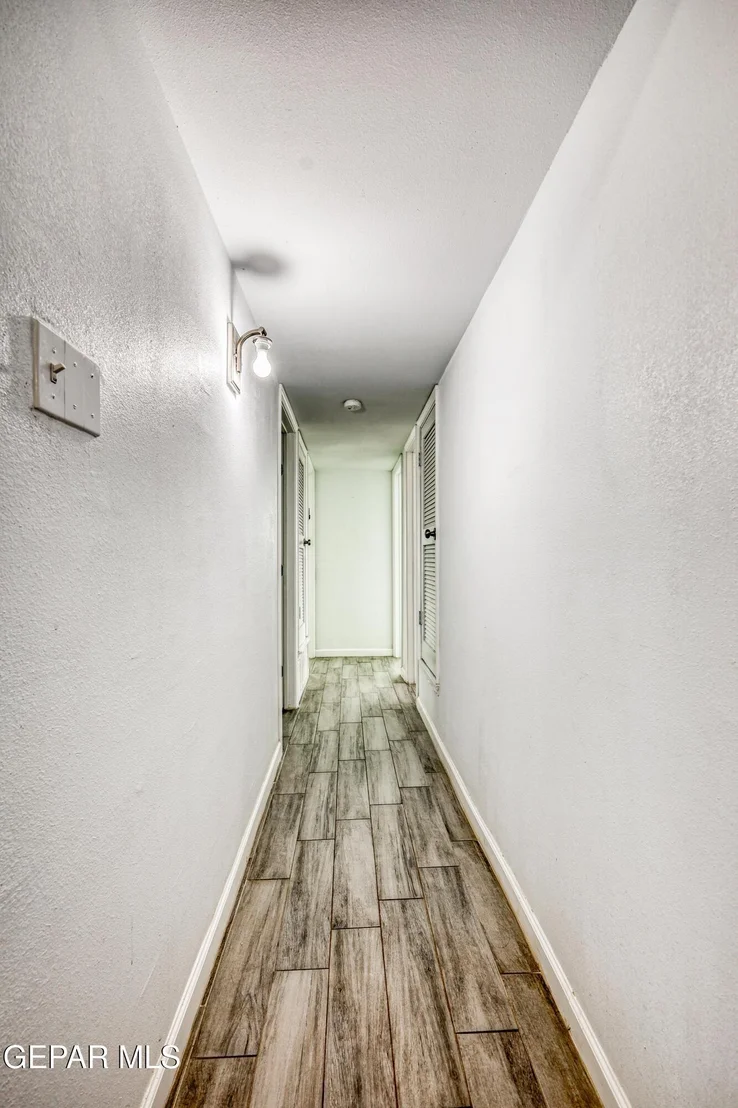 Photo of 232 E BORDERLAND Road