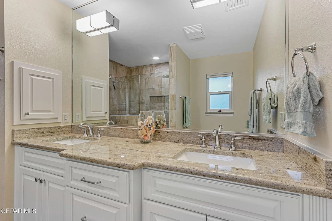 Photo of 717 LIVE OAK Drive