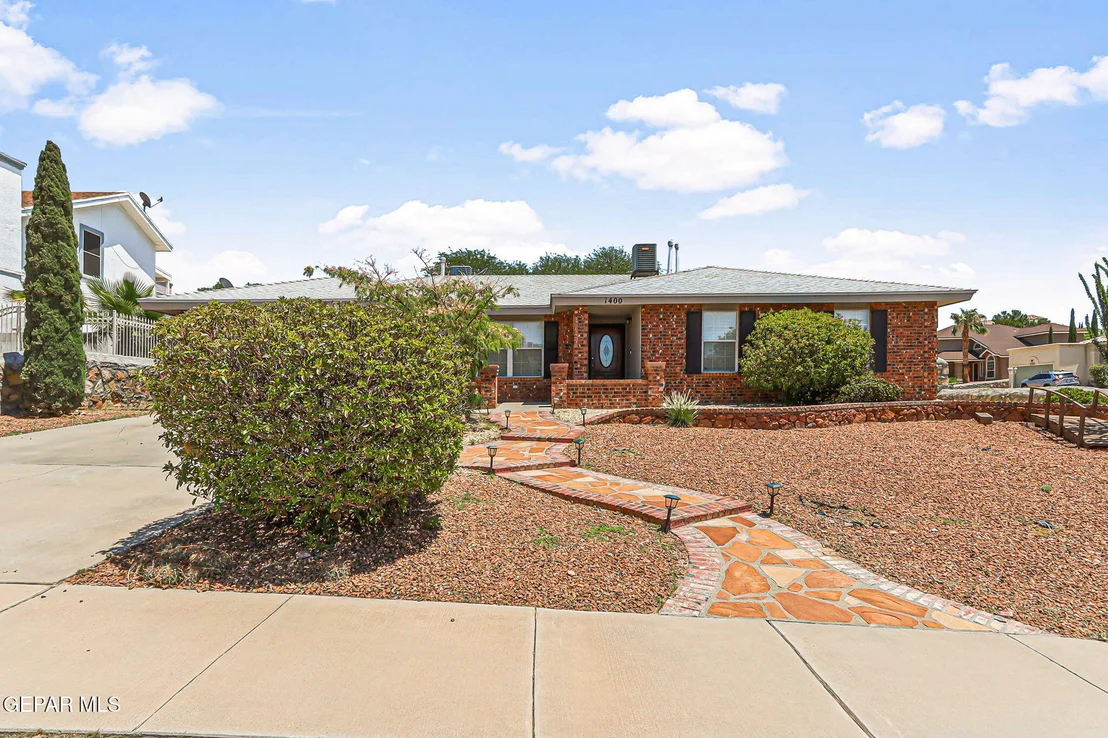 Photo of 1400 Maple Ridge Way