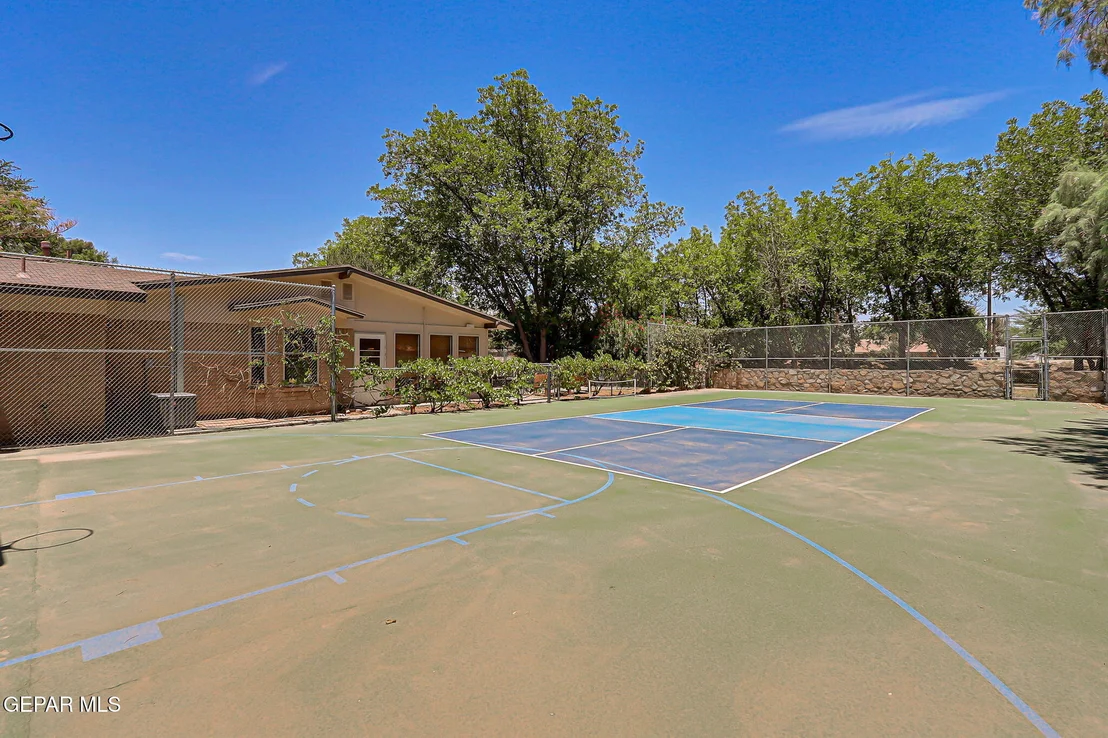 Photo of 713 LIVE OAK Drive