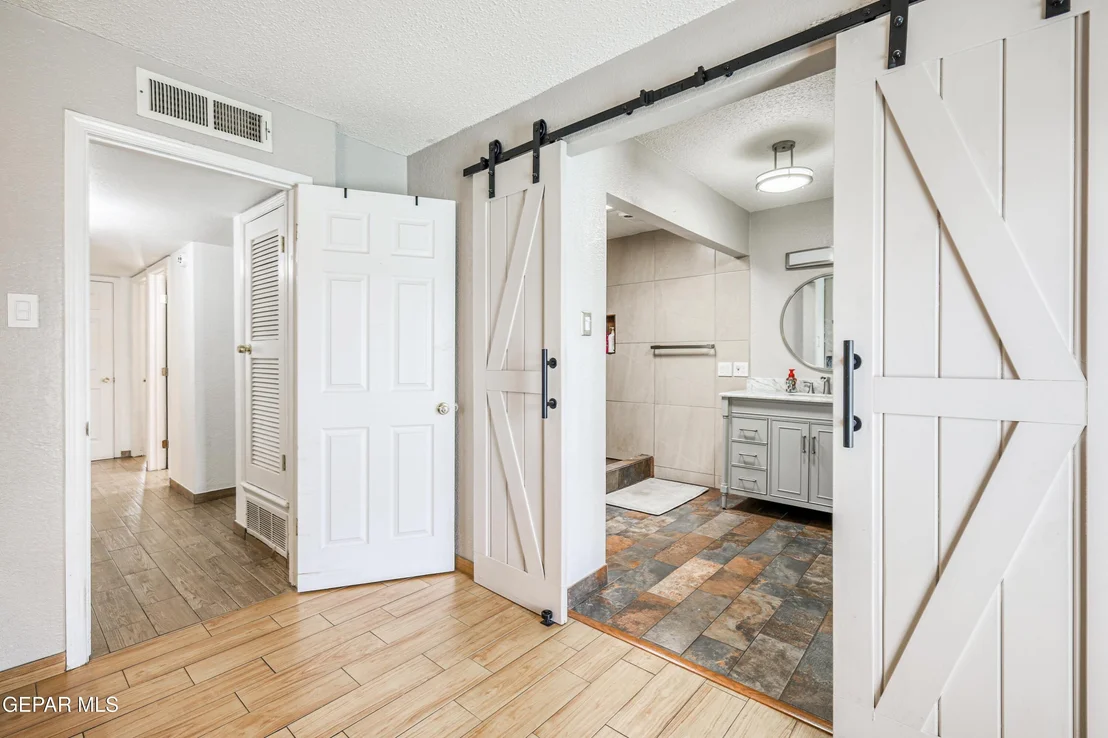 Photo of 708 SOMERSET Drive