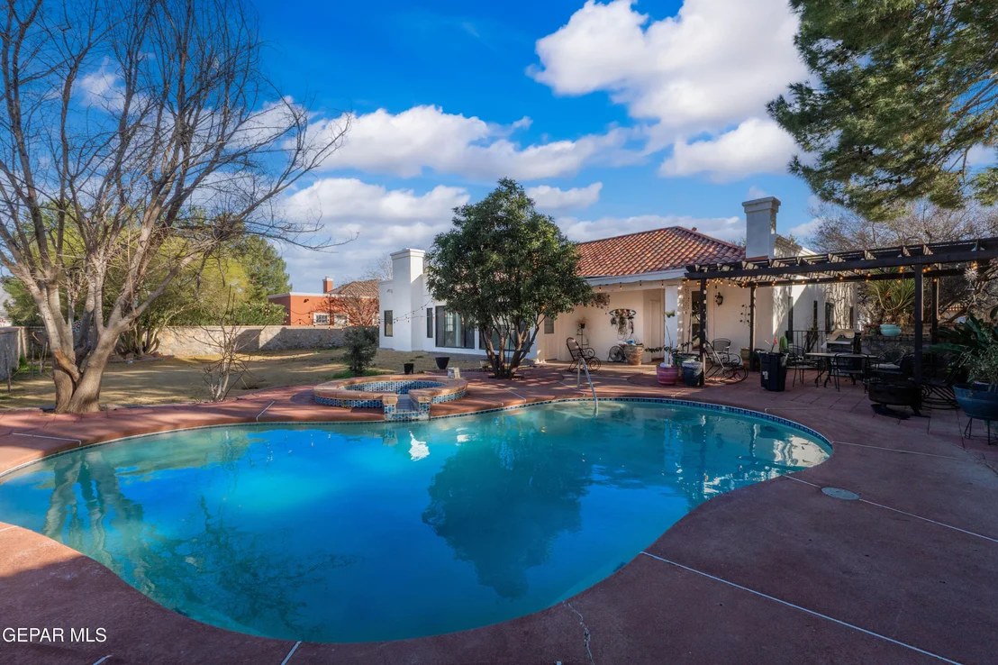 Photo of 721 WILLOW GLEN Drive