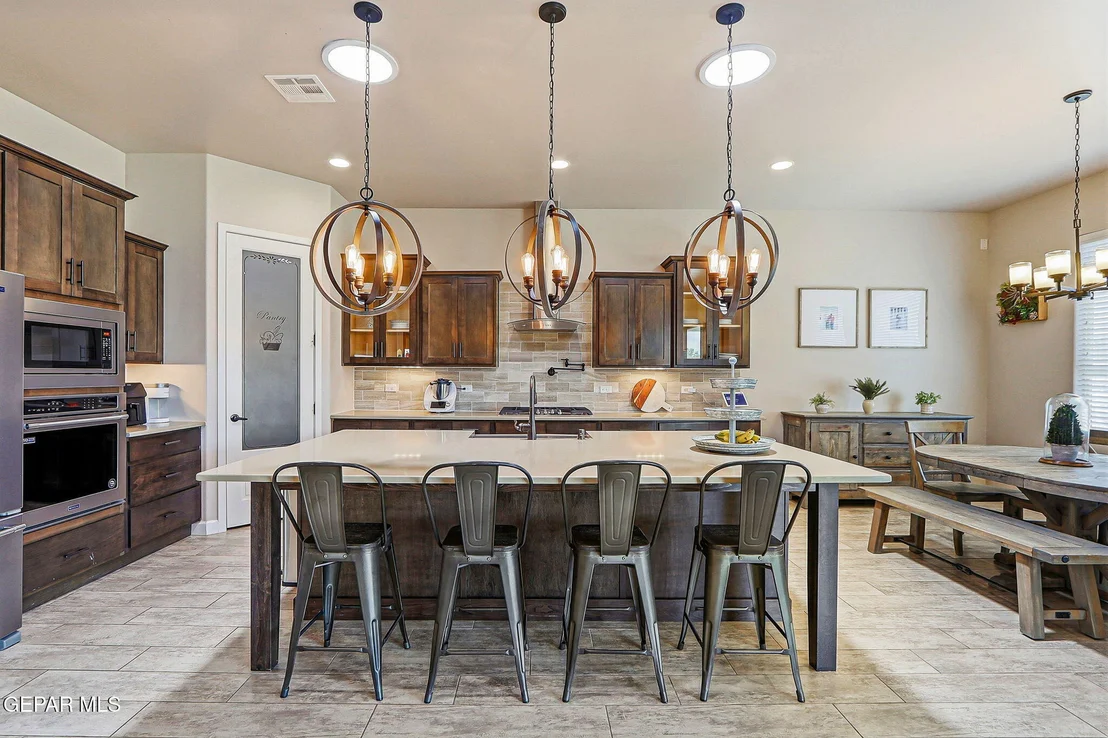 Photo of 5884 Valle Sonar Avenue