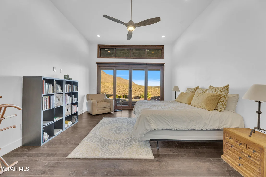 Photo of 386 ROCKY POINTE Drive
