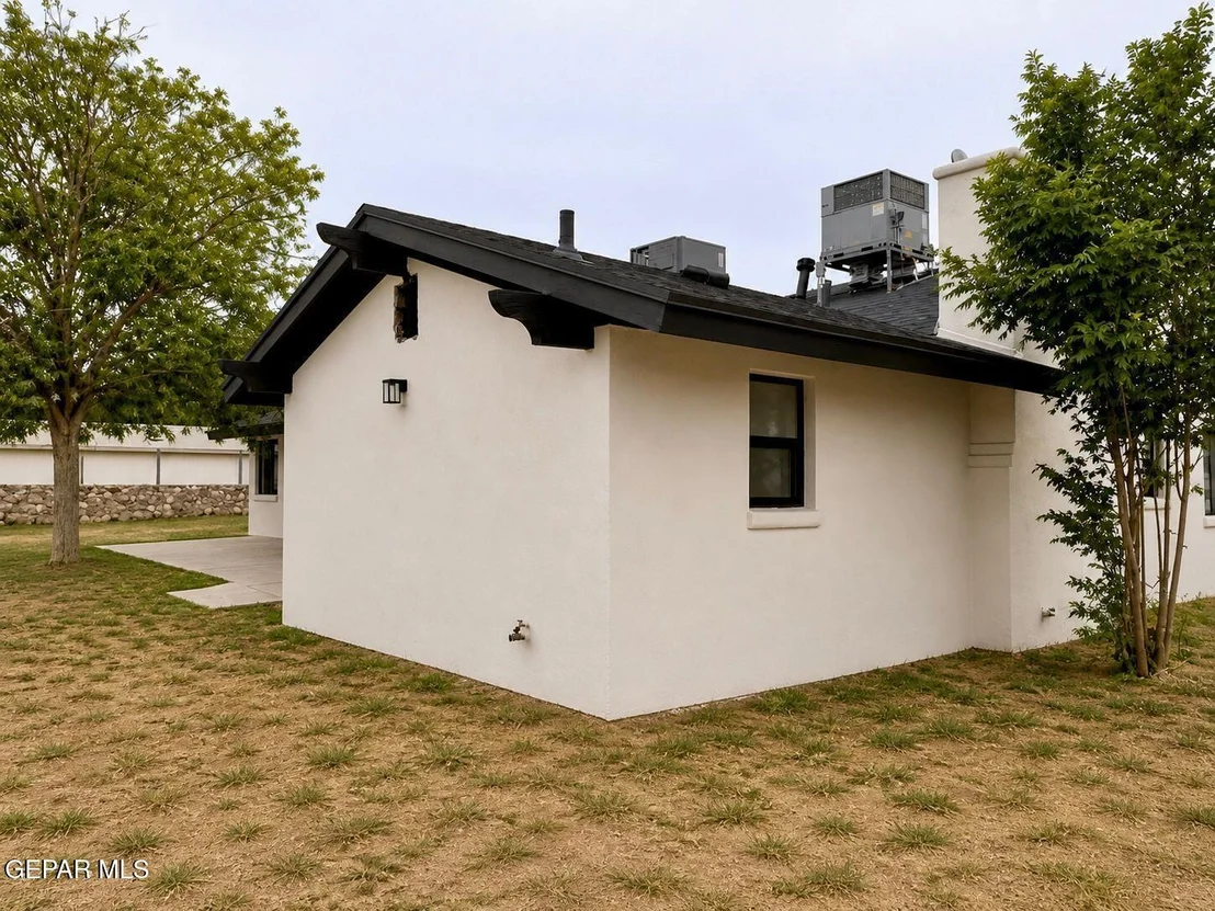 Photo of 775 W BORDERLAND Road