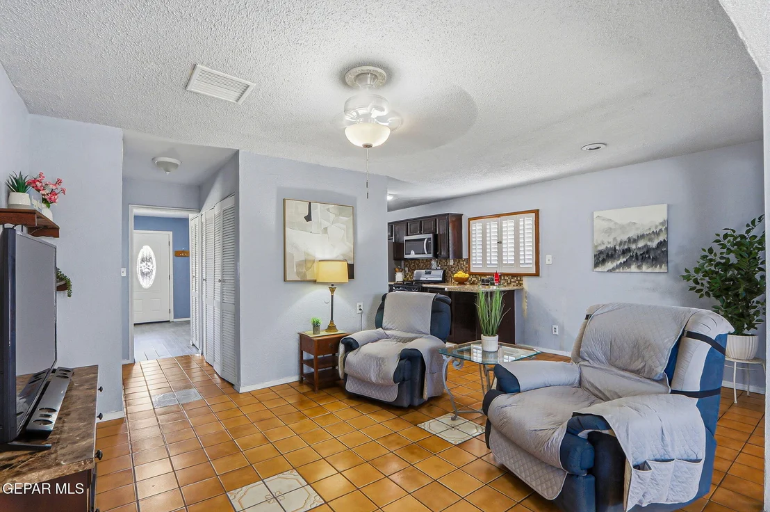 Photo of 323 VALLE SERENO Drive