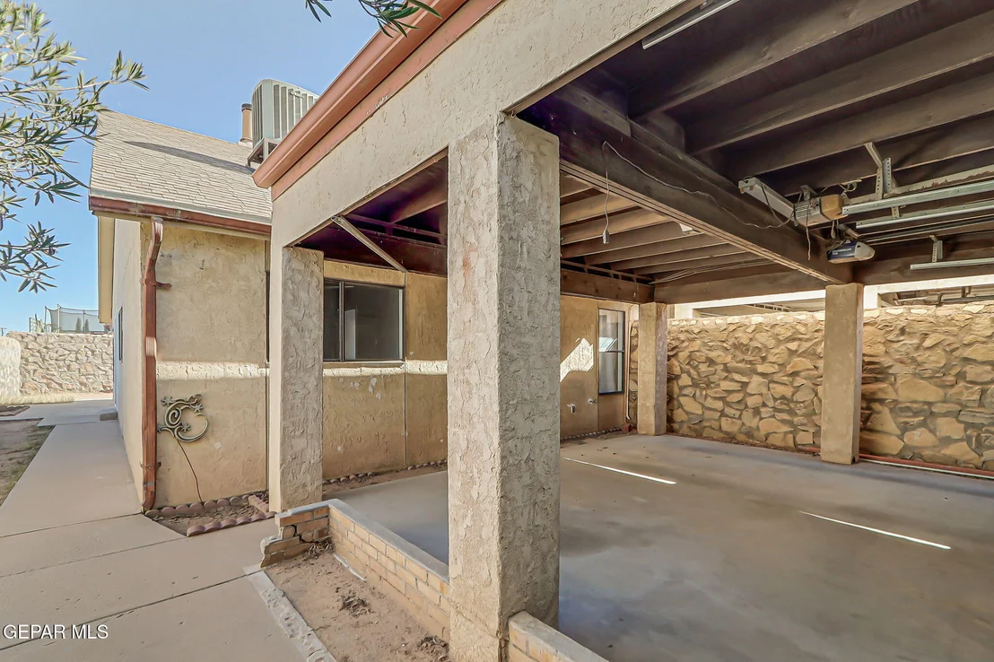 Photo of 10846 QUARTZ Street