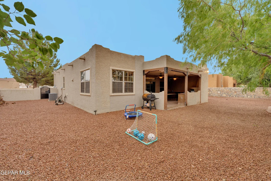 Photo of 1072 LOS MOROS Drive