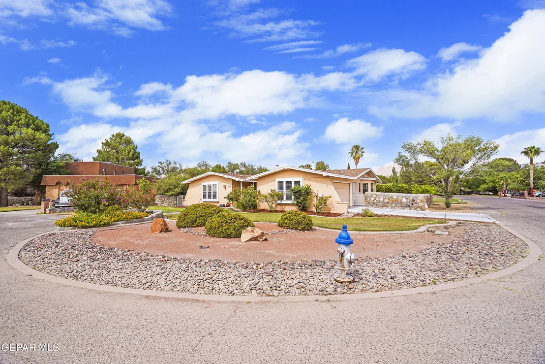 Photo of 207 SERRANIA Drive
