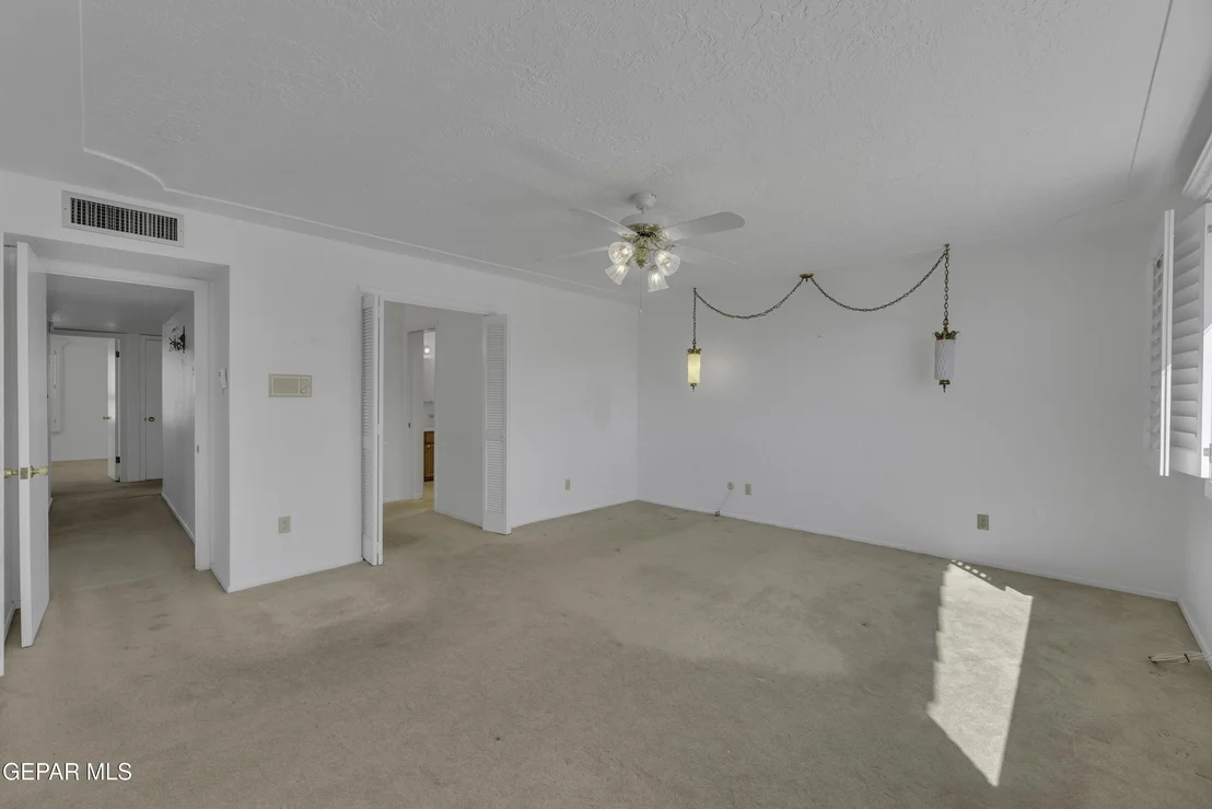 Photo of 612 SOMERSET Drive