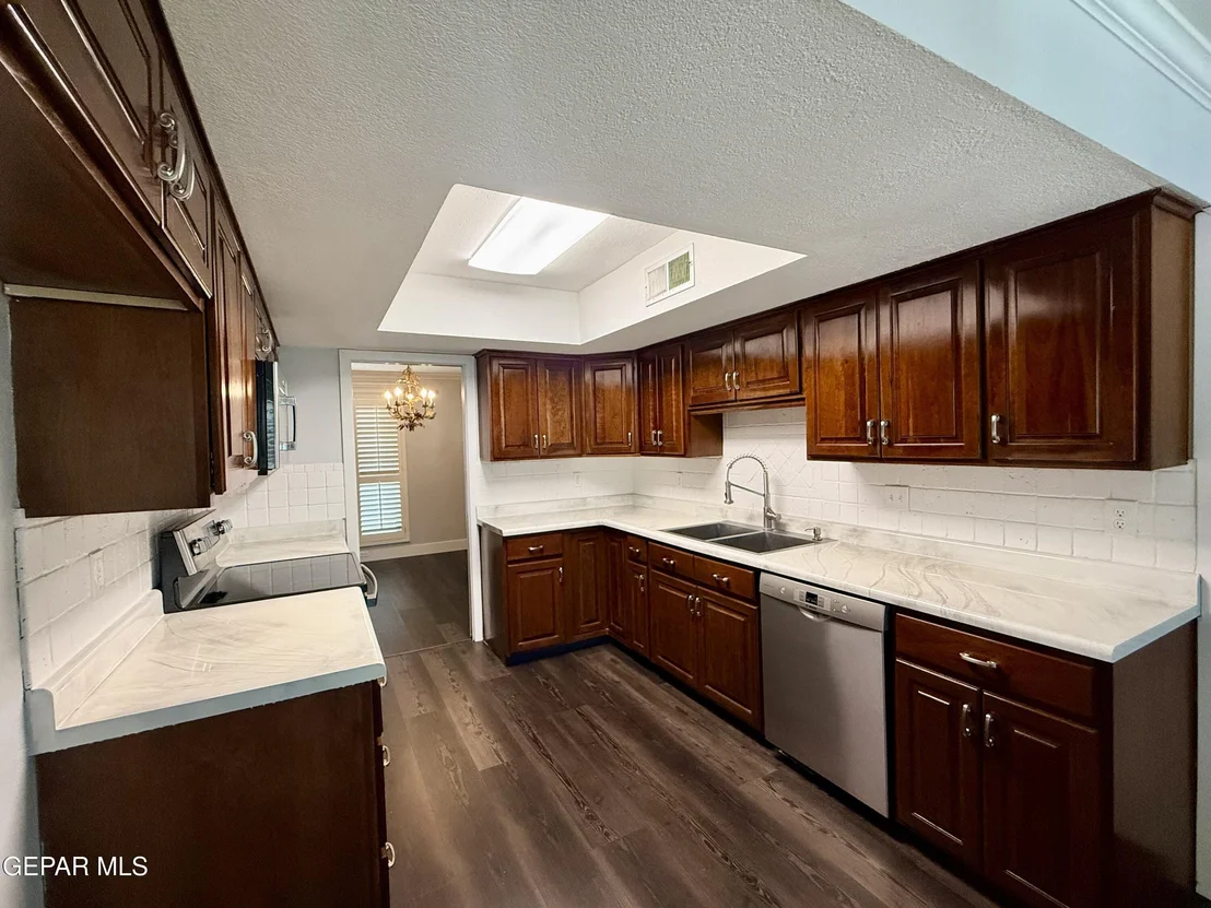 Photo of 707 W SUNSET Road