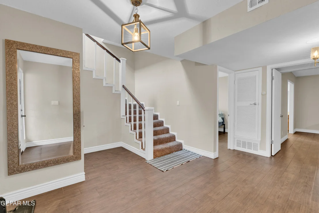 Photo of 425 VALPLANO Drive