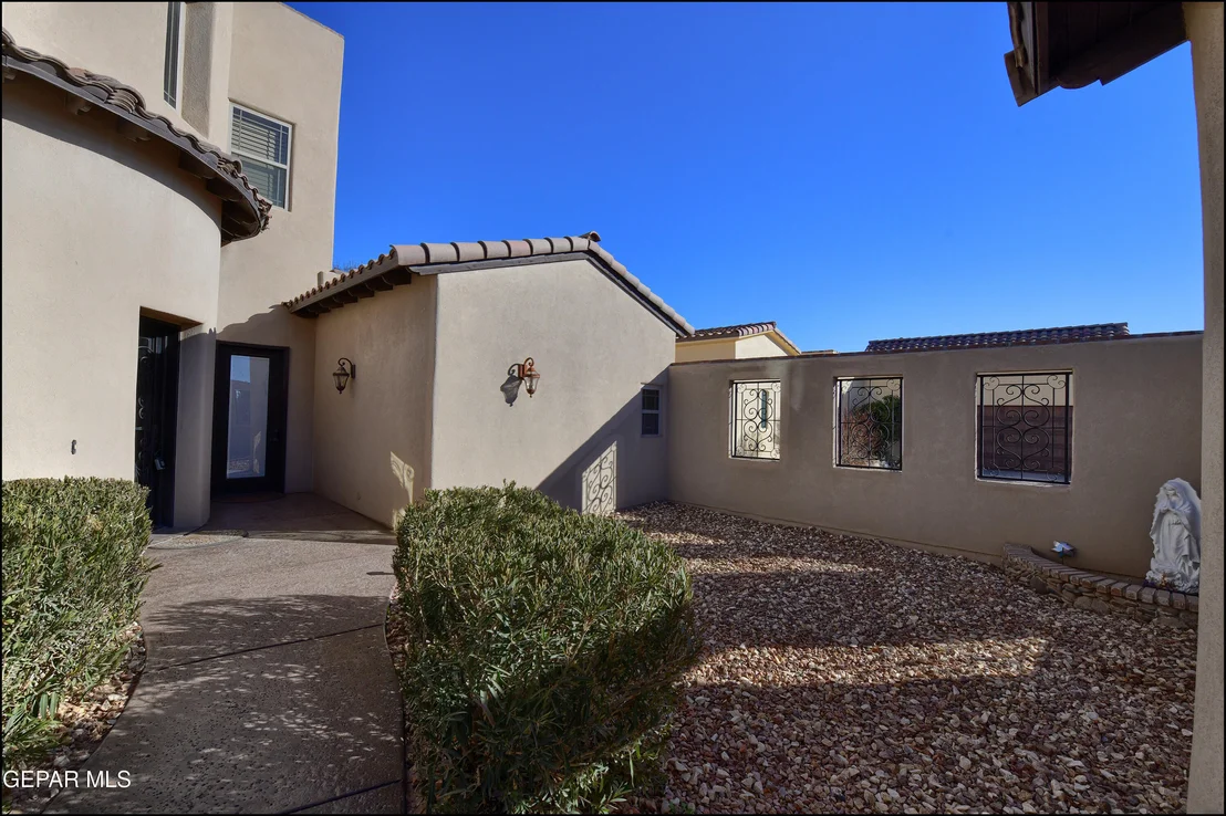 Photo of 5536 RIVER RUN Street