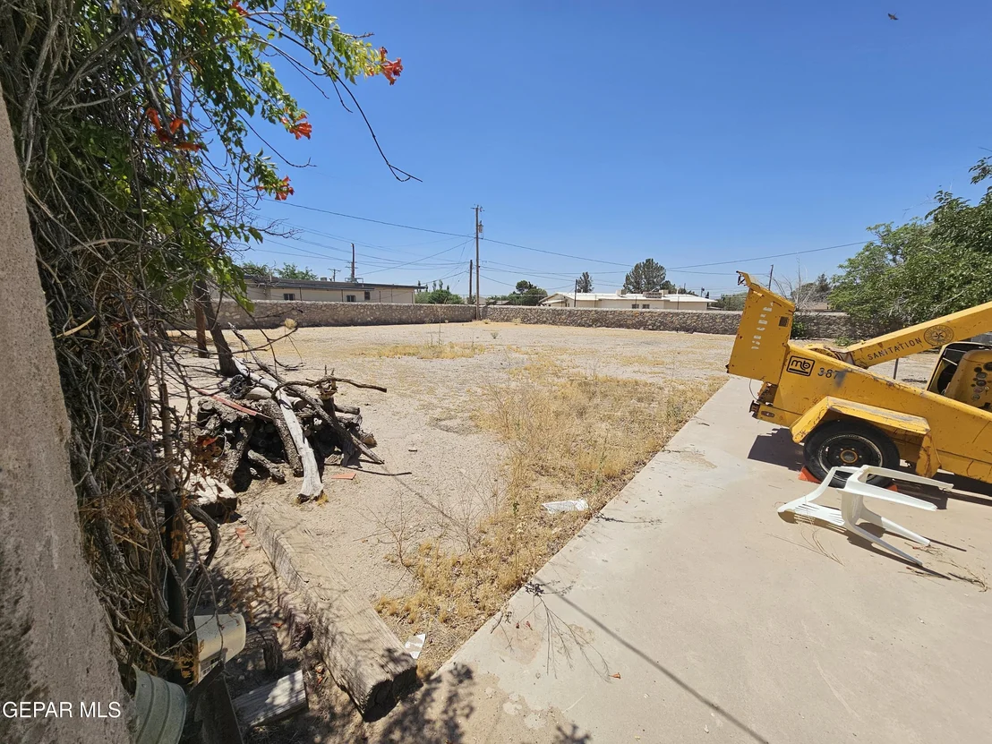Photo of 800 N G Avenue N