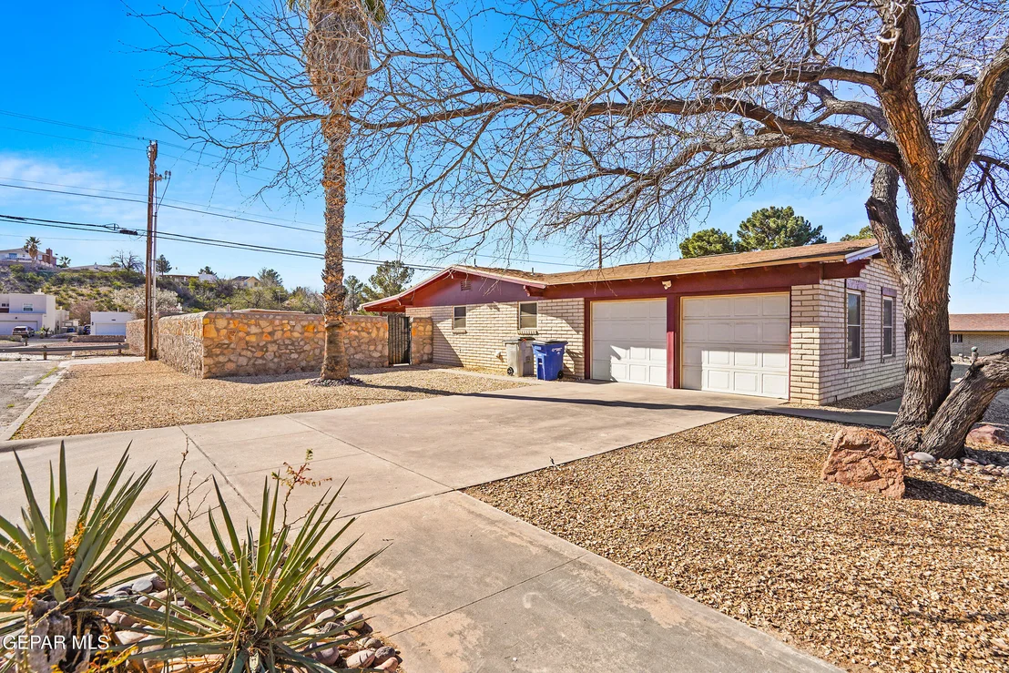 Photo of 700 DE LEON Drive