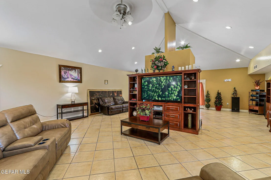 Photo of 4019 VANDERVEER Drive