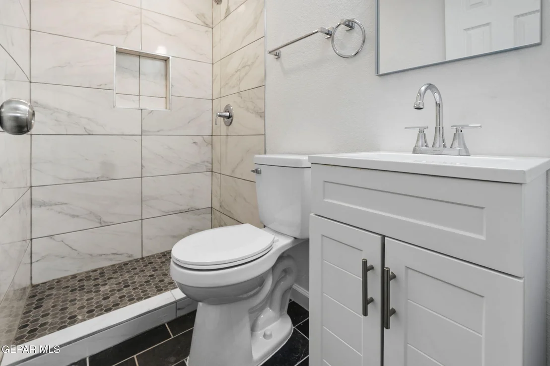 Photo of 4948 Royal Drive