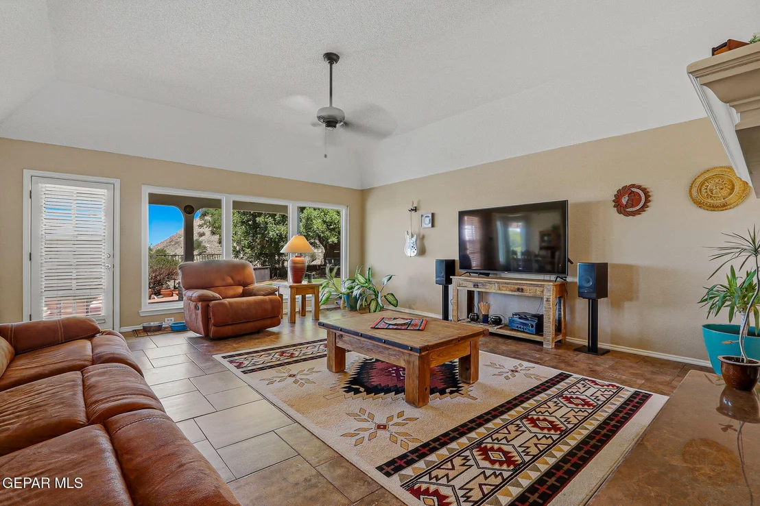 Photo of 805 BRUSSELS Way