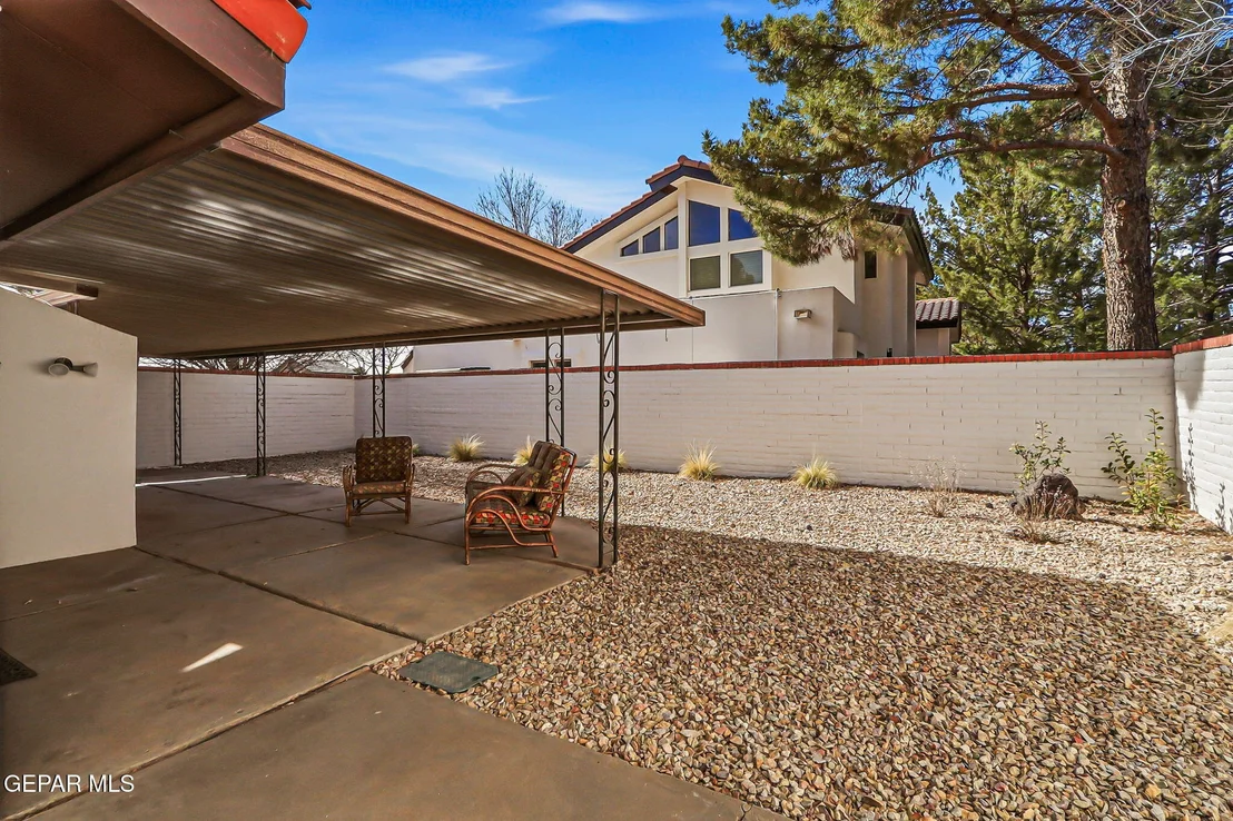 Photo of 5205 VALLEY SPRING Way