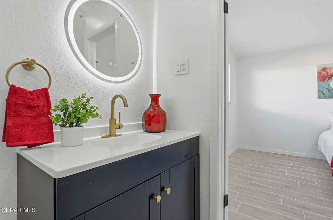 Photo of 113 W POINT Drive