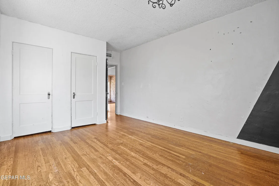 Photo of 810 MESITA Drive