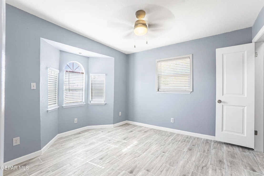 Photo of 3550 VANDERVEER Drive